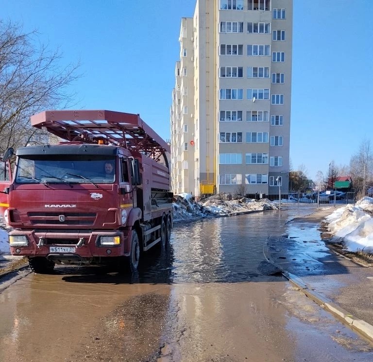 Спецтехника устраняет подтопления на улицах Иванова