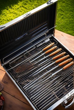 Идеальный набор для барбекю: ключевые инструменты и их использование