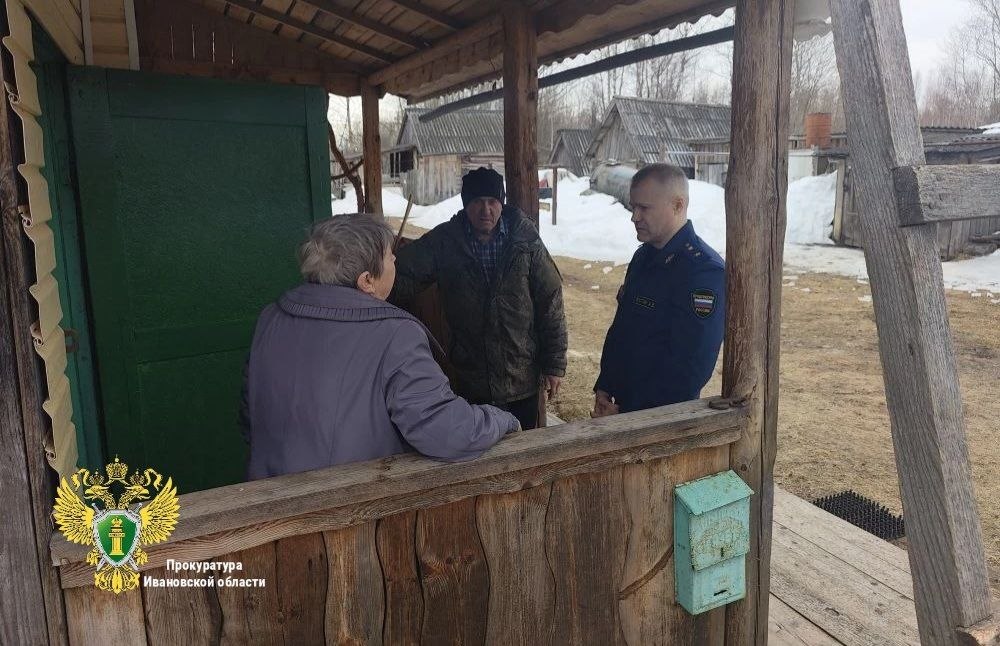Прокурор Ивановской области Андрей Жугин в Южском районе посетил мать участника специальной военной операции по месту жительства и провел прием граждан