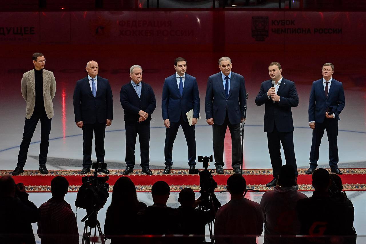 В ходе рабочего визита в Омск президент ФХР Владислав Третьяк посетил старейшую ледовую арену региона В ходе рабочего визита в Омск президент ФХР Владислав Третьяк посетил старейшую ледовую арену региона