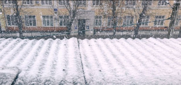 Сильный ветер и мокрый снег сохранятся в Ивановской области ещё минимум на сутки