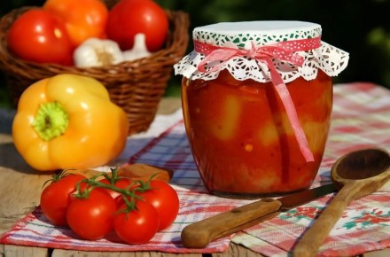 Как заготовить ароматный болгарский перец в томатной пасте: простые шаги для зимнего наслаждения