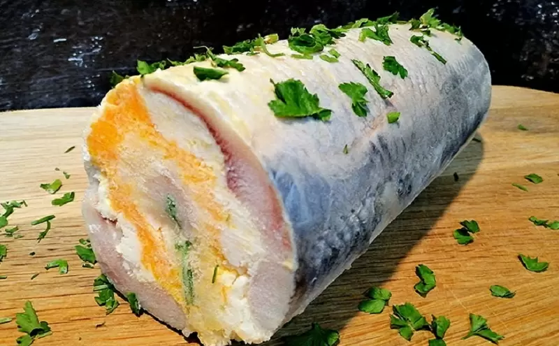 Как простой рулет из сельди стал звездой новогоднего стола