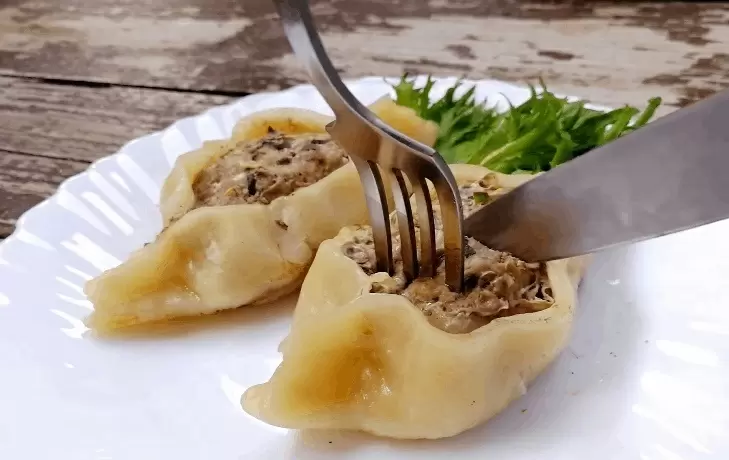 Сочные мясные лодочки на сковороде: быстро и просто для всей семьи