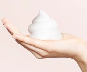 Неожиданные возможности пены для бритья: как она может стать вашим универсальным чистящим средством