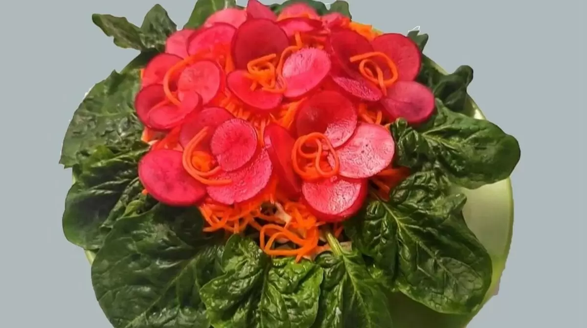 Изысканный салат «Фиалка» для женского праздника