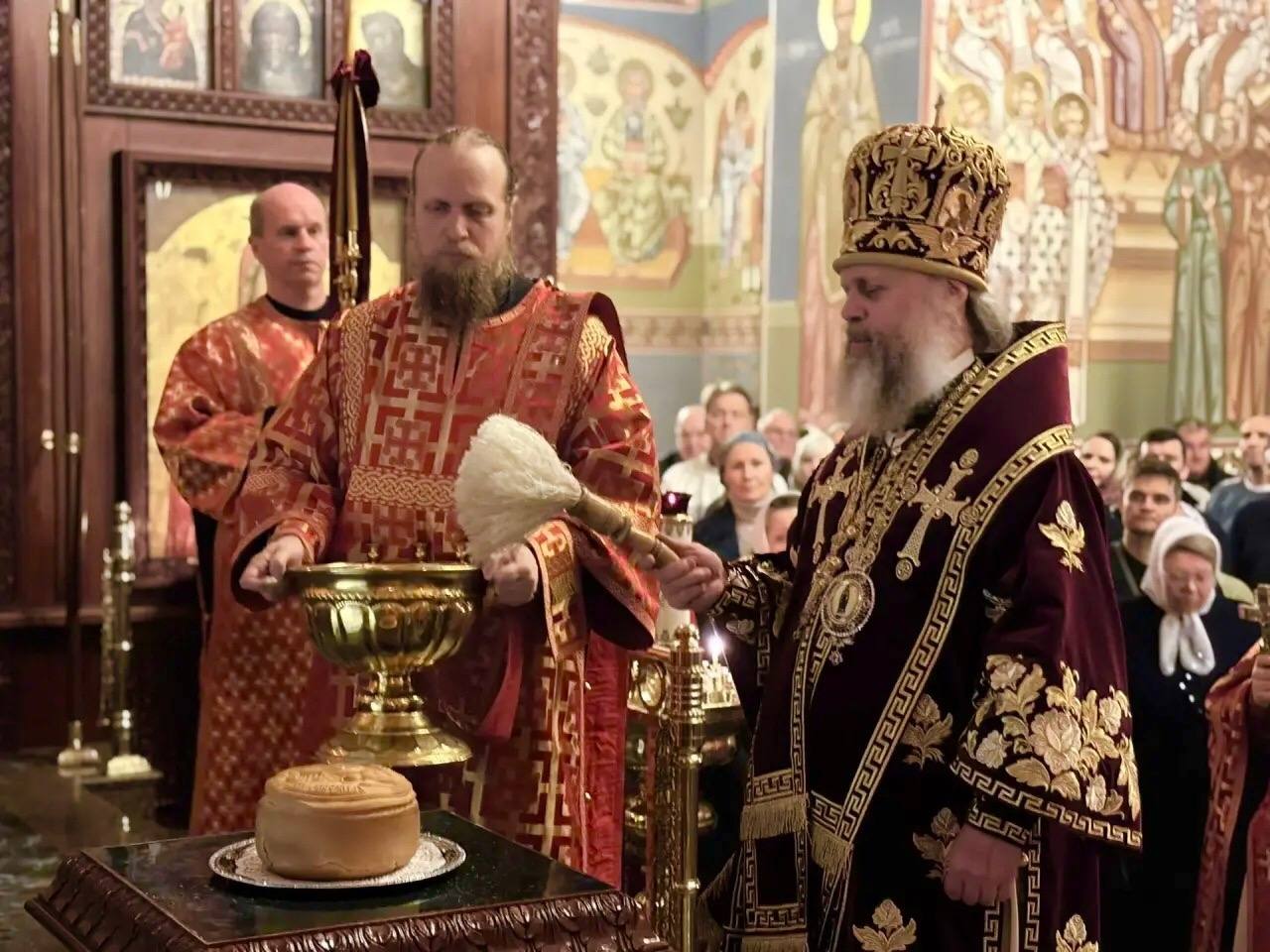 Пасхальные богослужения прошли во всех православных храмах Ивановской области Пасхальные богослужения прошли во всех православных храмах Ивановской области