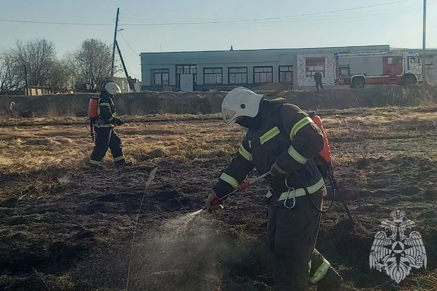 За минувшие сутки пожарно- спасательные подразделения: За минувшие сутки пожарно- спасательные подразделения: