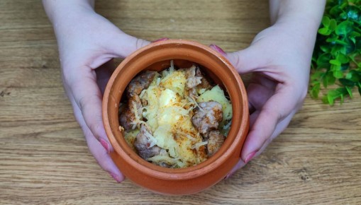 Пробуйте картофельную бабку: сытное и ароматное блюдо для всей семьи