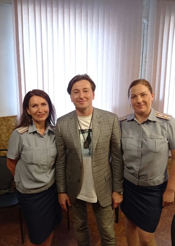 # Умница, красавица, сотрудник! # Умница, красавица, сотрудник!