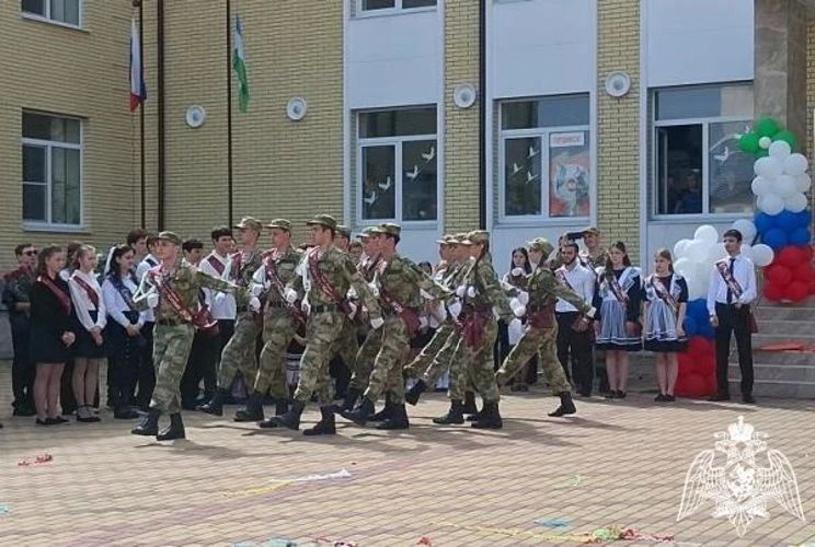 Представители Управления Росгвардии по Кабардино-Балкарской Республике стали почетными гостями на торжественных линейках по случаю Последнего звонка Представители Управления Росгвардии по Кабардино-Балкарской Республике стали почетными гостями на торжественных линейках по случаю Последнего звонка