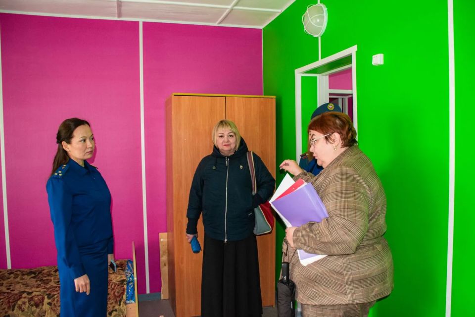 Первый заместитель прокурора области Ирина Бадмаева проверила готовность к летнему периоду детского лагеря «Радуга» в Кинешемском районе Первый заместитель прокурора области Ирина Бадмаева проверила готовность к летнему периоду детского лагеря «Радуга» в Кинешемском районе