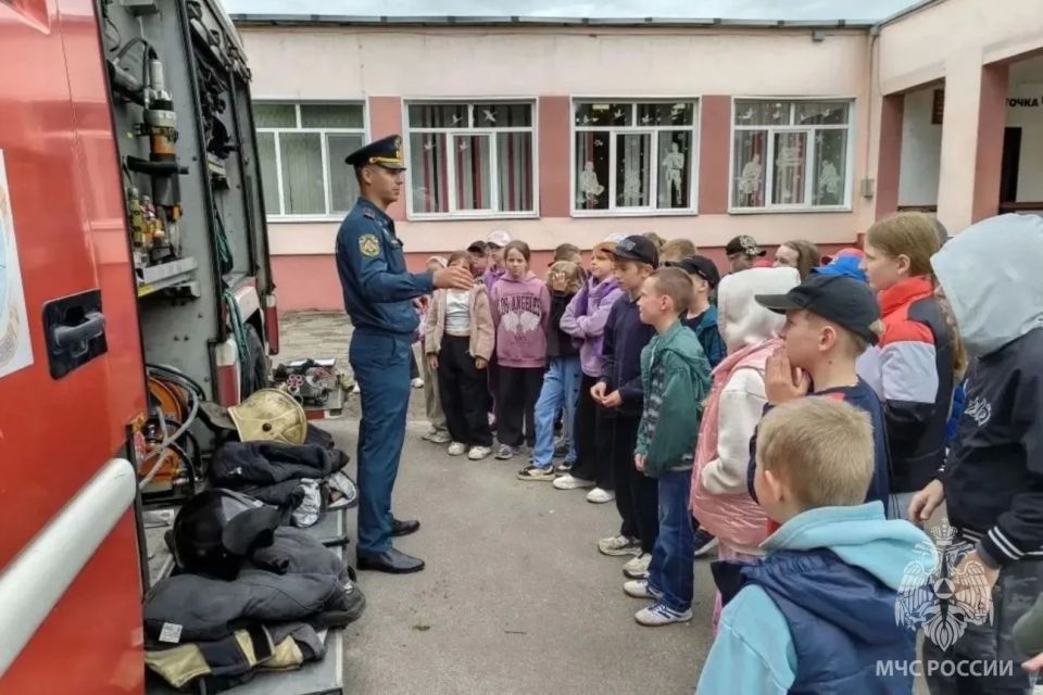 #БудниМЧС. Сотрудники МЧС России приняли участие в праздничном мероприятии В Подвязновской школе состоялось яркое мероприятие, посвящённое началу летних каникул и Международному дню защиты детей #БудниМЧС. Сотрудники МЧС России приняли участие в праздничном мероприятии В Подвязновской школе состоялось яркое мероприятие, посвящённое началу летних каникул и Международному дню защиты детей