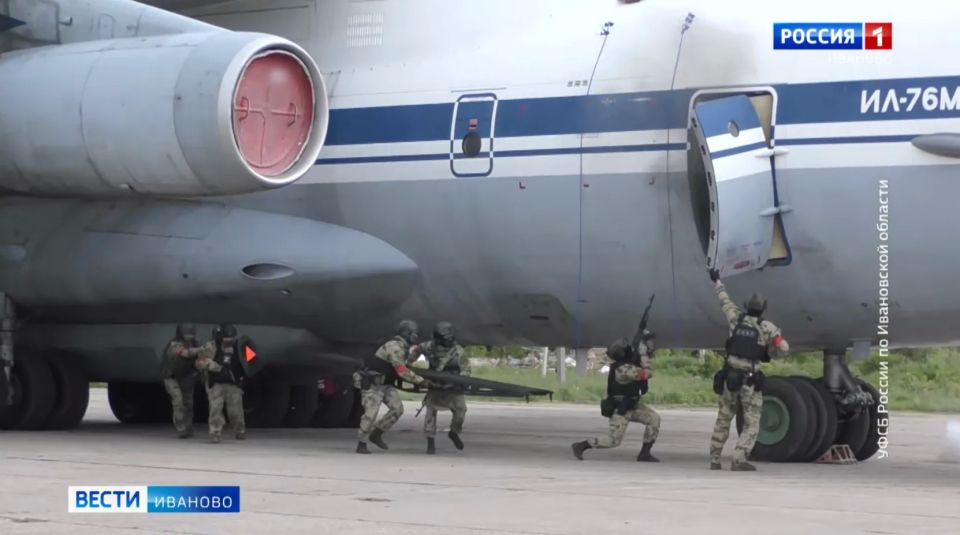 Обезвредить условных террористов и освободить заложников