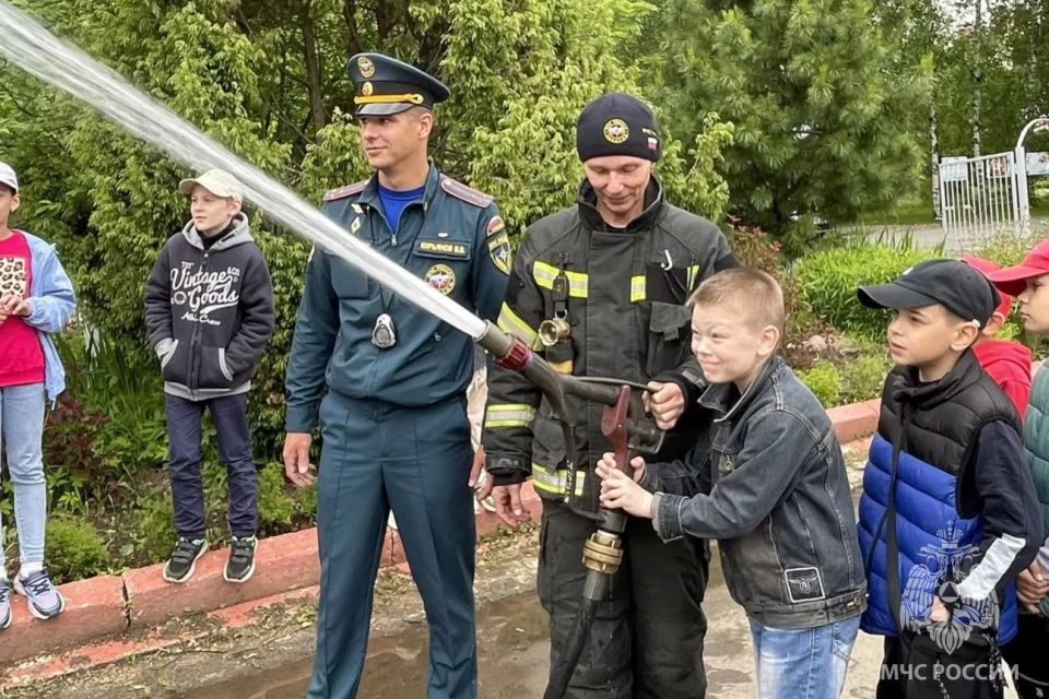 #БудниМЧС. Сотрудники МЧС России приняли участие в праздничном мероприятии В Подвязновской школе состоялось яркое мероприятие, посвящённое началу летних каникул и Международному дню защиты детей #БудниМЧС. Сотрудники МЧС России приняли участие в праздничном мероприятии В Подвязновской школе состоялось яркое мероприятие, посвящённое началу летних каникул и Международному дню защиты детей