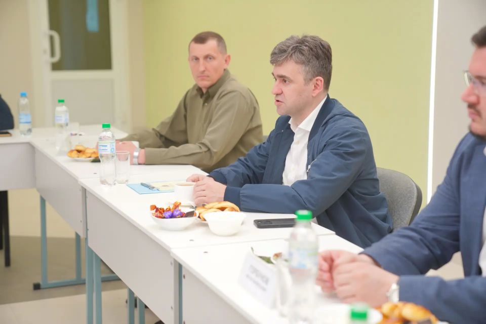 Станислав Воскресенский вместе с депутатами и главой Фурмановского района обсудил актуальные вопросы развития муниципалитета Станислав Воскресенский вместе с депутатами и главой Фурмановского района обсудил актуальные вопросы развития муниципалитета