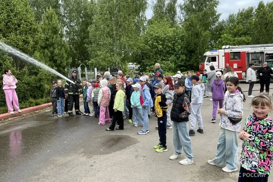 #БудниМЧС. Сотрудники МЧС России приняли участие в праздничном мероприятии В Подвязновской школе состоялось яркое мероприятие, посвящённое началу летних каникул и Международному дню защиты детей #БудниМЧС. Сотрудники МЧС России приняли участие в праздничном мероприятии В Подвязновской школе состоялось яркое мероприятие, посвящённое началу летних каникул и Международному дню защиты детей