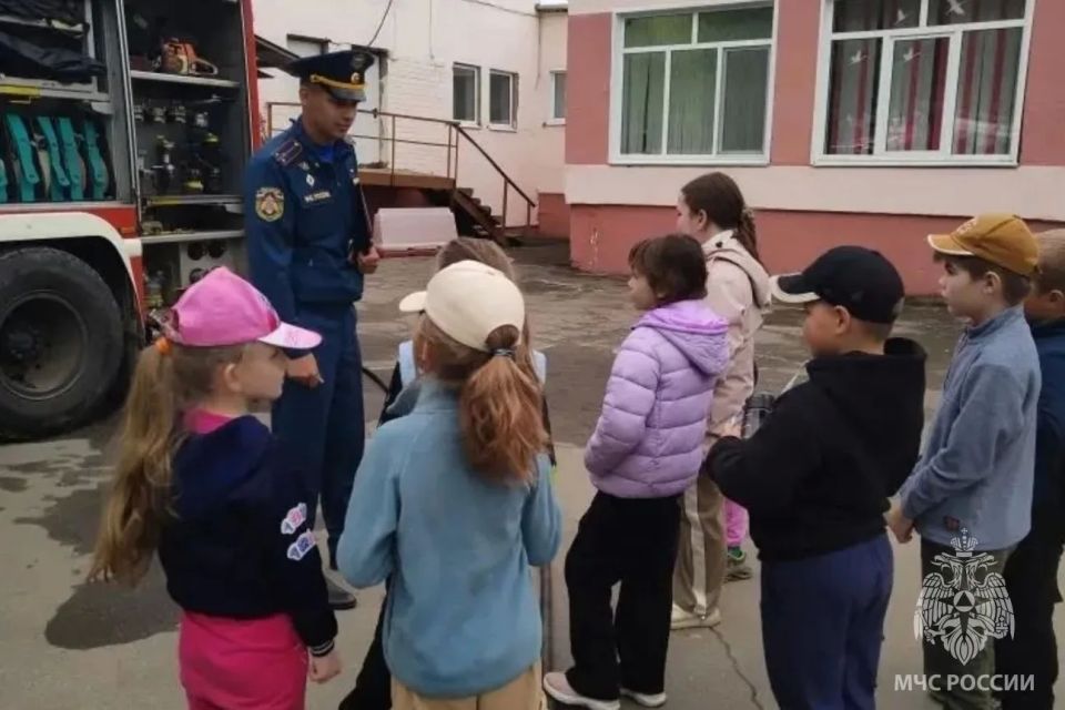 #БудниМЧС. Сотрудники МЧС России приняли участие в праздничном мероприятии В Подвязновской школе состоялось яркое мероприятие, посвящённое началу летних каникул и Международному дню защиты детей #БудниМЧС. Сотрудники МЧС России приняли участие в праздничном мероприятии В Подвязновской школе состоялось яркое мероприятие, посвящённое началу летних каникул и Международному дню защиты детей