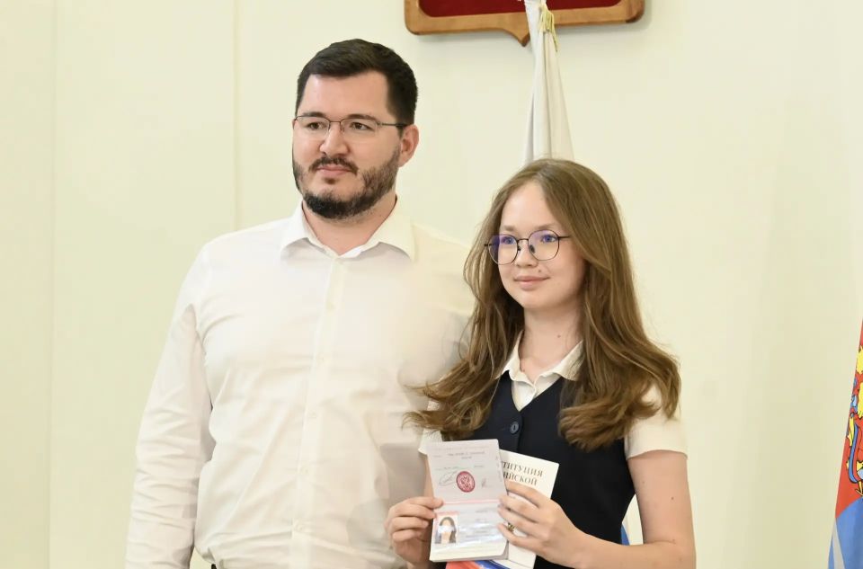Юным ивановцам вручили их первые паспорта гражданина Российской Федерации Юным ивановцам вручили их первые паспорта гражданина Российской Федерации