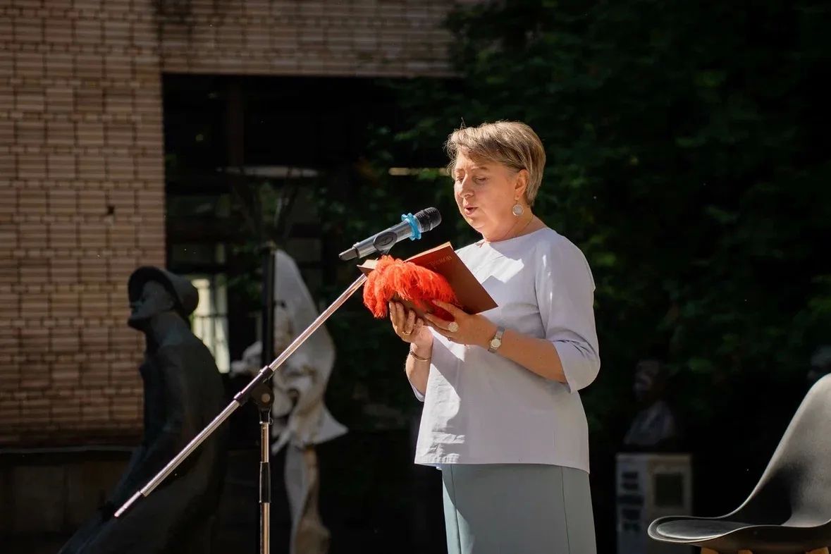 Поэтические марафоны и лингвистические состязания: более 100 мероприятий прошло в рамках акции «Декламируй» Поэтические марафоны и лингвистические состязания: более 100 мероприятий прошло в рамках акции «Декламируй»