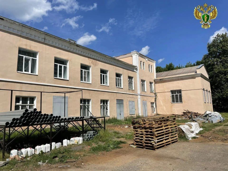 Прокурор Ивановской области Андрей Жугин провел тематический прием граждан и посетил объекты нацпроектов в Вичуге Прокурор Ивановской области Андрей Жугин провел тематический прием граждан и посетил объекты нацпроектов в Вичуге