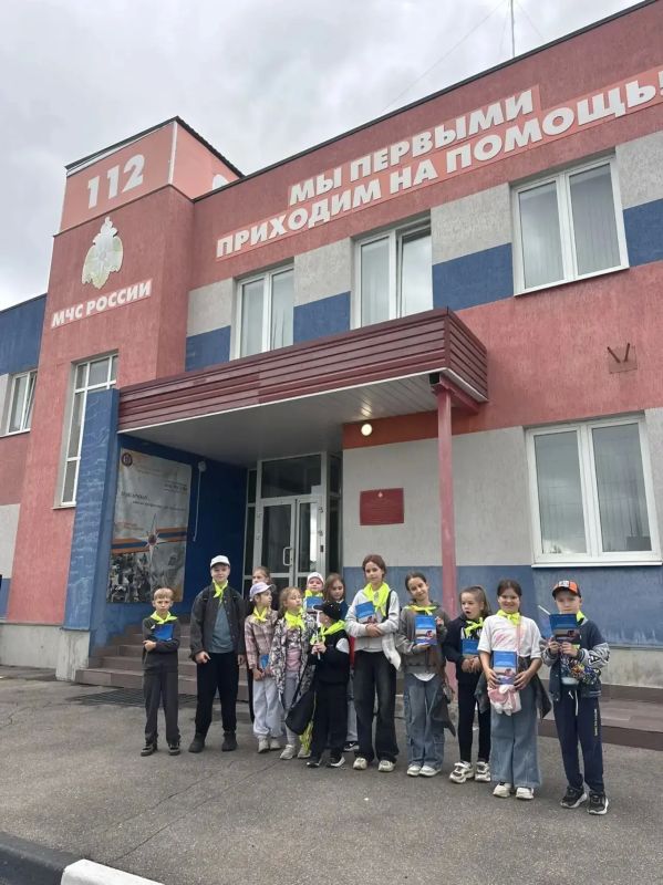 В специализированной пожарно-спасательной части города Иваново прошла познавательная экскурсия для воспитанников детского центра «Супер детки» В специализированной пожарно-спасательной части города Иваново прошла познавательная экскурсия для воспитанников детского центра «Супер детки»