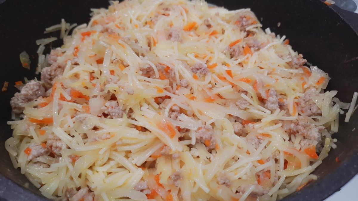 Тушёная капуста с вермишелью: легкий и вкусный способ похудеть