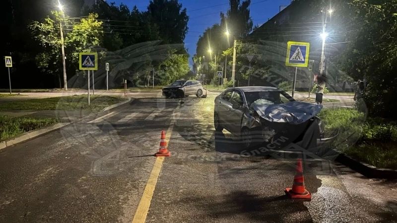 В 21-25 в Иванове на нерегулируемом перекрестке улиц Академика Мальцева и Войкова 52-летняя женщина, управляя автомобилем «Белджи», при выезде с второстепенной дороги при повороте налево не предоставила преимущество...