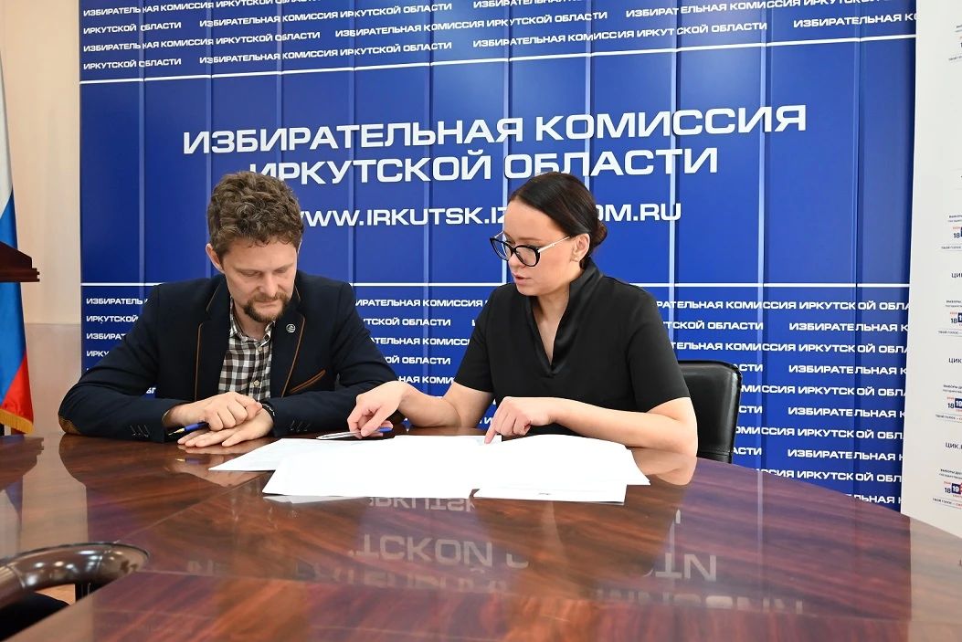 Документы о выдвижении на выборах депутатов Государственной Думы представили сегодня в избирком Иркутской области кандидаты по округу №95 Роман Буев, выдвинутый партией «Коммунисты России», и Михаил Кутелев от партии... Документы о выдвижении на выборах депутатов Государственной Думы представили сегодня в избирком Иркутской области кандидаты по округу №95 Роман Буев, выдвинутый партией «Коммунисты России», и Михаил Кутелев от партии...