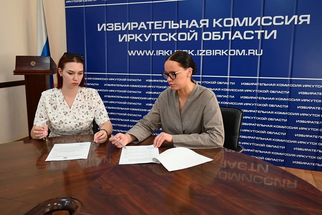Сегодня в избирком Иркутской области представила документы о выдвижении на выборах депутатов Госдумы кандидат по округу №97 Елена Абатурова, выдвинутая партией «Зеленые»