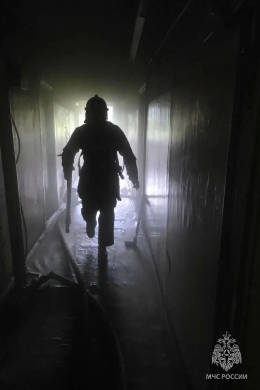 За минувшие сутки пожарно- спасательные подразделения: За минувшие сутки пожарно- спасательные подразделения: