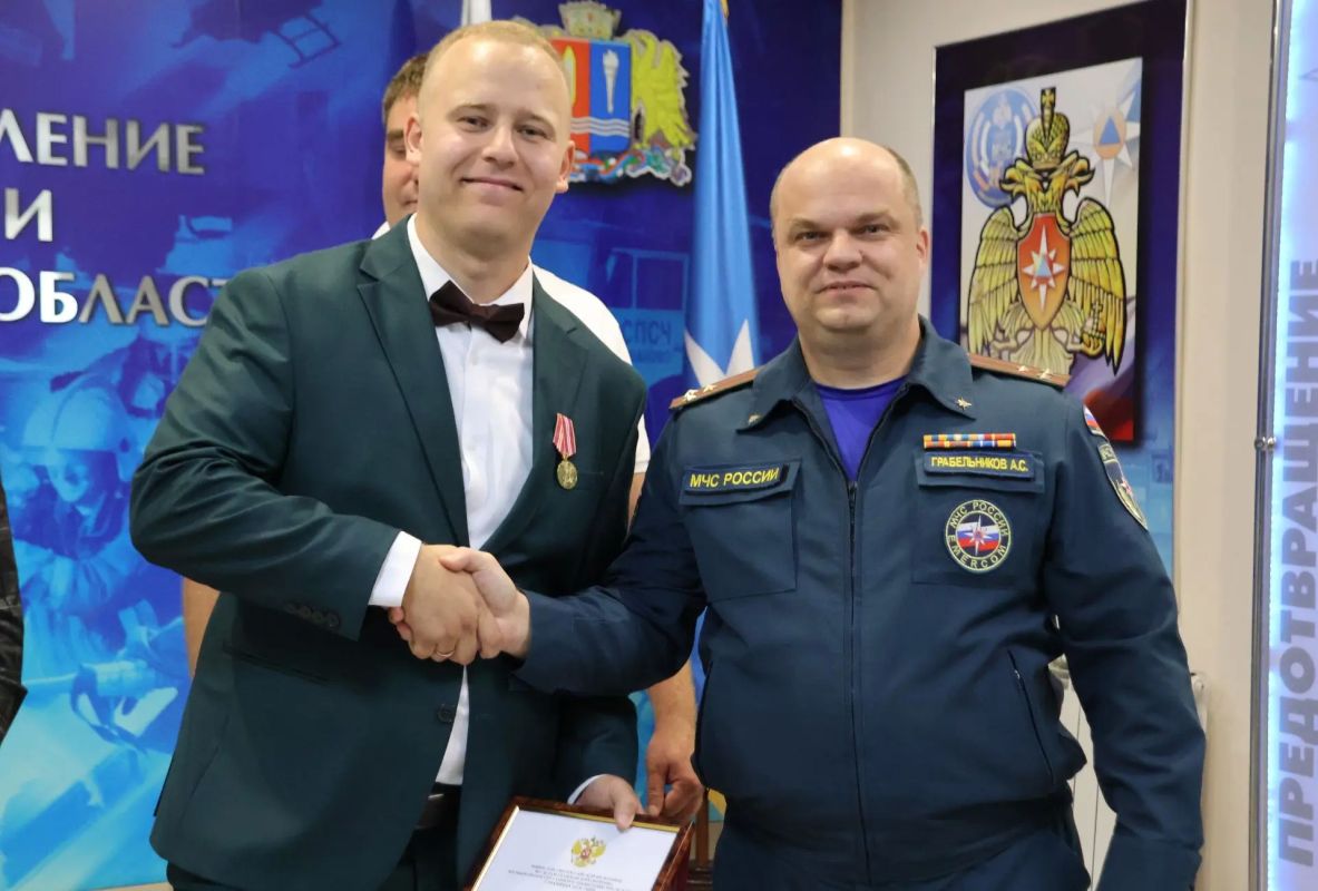 Герои нашего времени. В современном мире, где каждая секунда может стоить человеческой жизни, особое значение приобретает готовность прийти на помощь вне зависимости от профессии и должностных обязанностей Герои нашего времени. В современном мире, где каждая секунда может стоить человеческой жизни, особое значение приобретает готовность прийти на помощь вне зависимости от профессии и должностных обязанностей