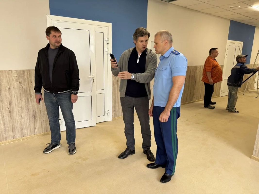 Прокурор Ивановской области Андрей Жугин совместно с врио руководителя УФССП России по Ивановской области Марией Кукунчиковой провел личный прием граждан по вопросам нарушений законодательства в сфере исполнительного...