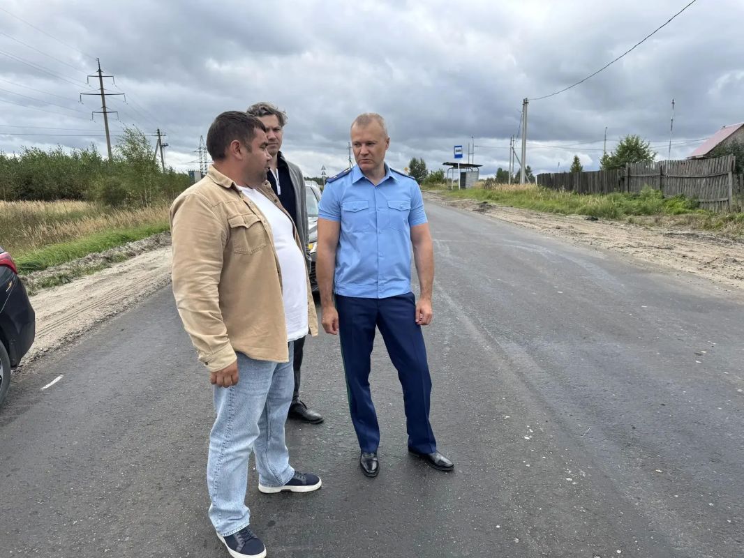 Прокурор Ивановской области провел тематический прием граждан и проверил ход выполнения работ на объектах нацпроектов в Лежневе Прокурор Ивановской области провел тематический прием граждан и проверил ход выполнения работ на объектах нацпроектов в Лежневе