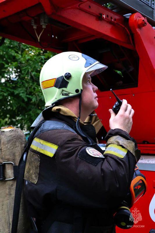 В Иванове спасен ребенок Сегодня в городе Иваново на ул. 1я Полевая, д. 35, в квартире на 5м этаже произошло возгорание. Прибывшие на место вызова первые пожарно спасательные подразделения обнаружили горение в комнате и дым... В Иванове спасен ребенок Сегодня в городе Иваново на ул. 1я Полевая, д. 35, в квартире на 5м этаже произошло возгорание. Прибывшие на место вызова первые пожарно спасательные подразделения обнаружили горение в комнате и дым...