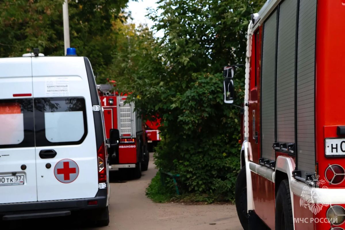 В Иванове спасен ребенок Сегодня в городе Иваново на ул. 1я Полевая, д. 35, в квартире на 5м этаже произошло возгорание. Прибывшие на место вызова первые пожарно спасательные подразделения обнаружили горение в комнате и дым... В Иванове спасен ребенок Сегодня в городе Иваново на ул. 1я Полевая, д. 35, в квартире на 5м этаже произошло возгорание. Прибывшие на место вызова первые пожарно спасательные подразделения обнаружили горение в комнате и дым...
