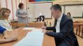 Губернатор Ивановской области Станислав Воскресенский проголосовал на выборах депутатов Государственной Думы России 9-го созыва на избирательном участке №103 в школе №14 в мкр-не Авдотьино города Иваново утром 18 сентября