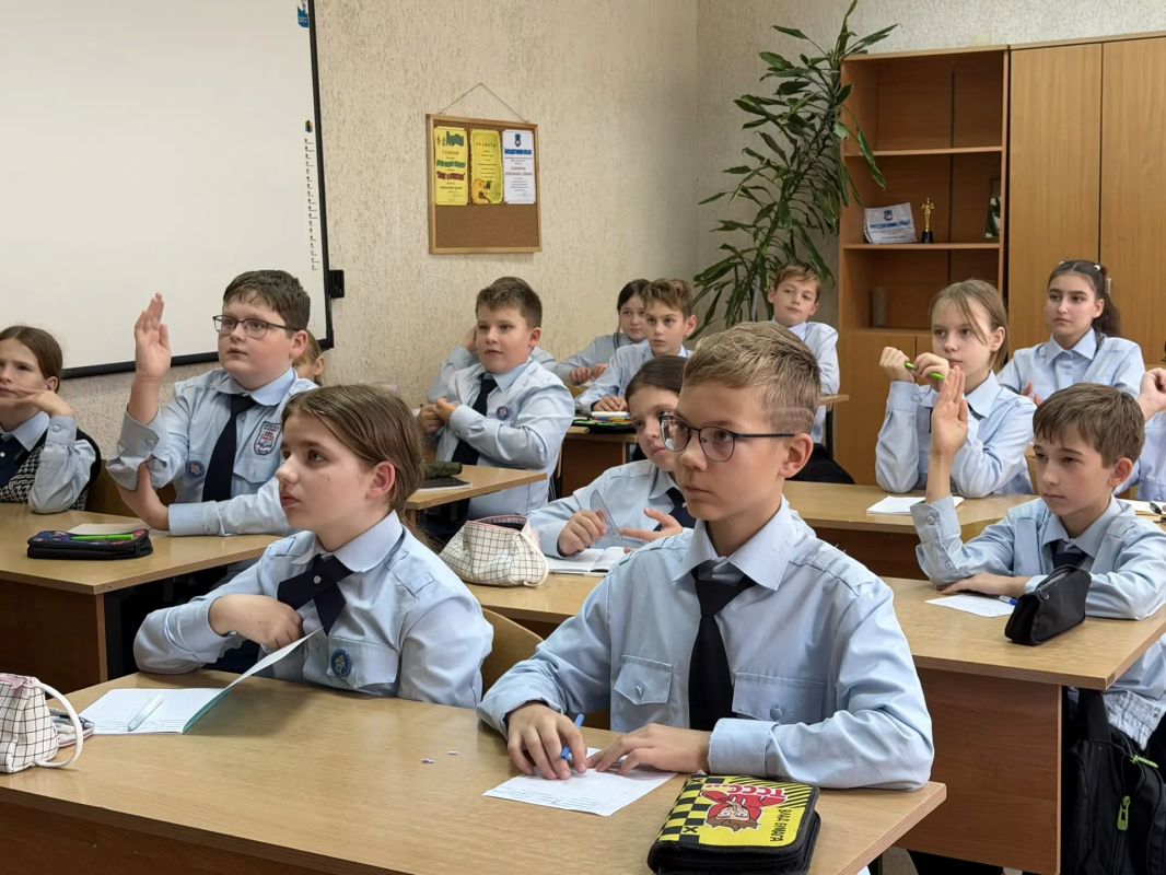 Сотрудник СУ СК России по Ивановской области провел тематическое занятие для кадет Сотрудник СУ СК России по Ивановской области провел тематическое занятие для кадет