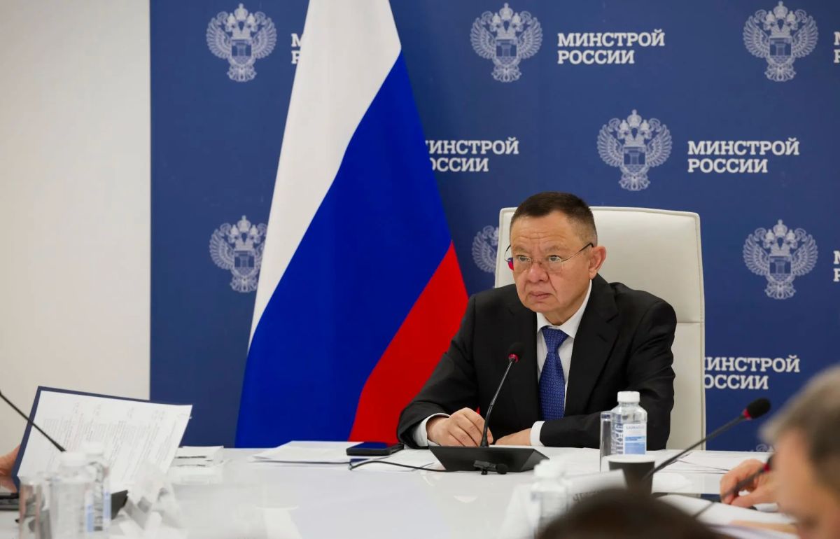Глава Минстроя России Ирек Файзуллин провел еженедельное совещание с регионами и главными распорядителями бюджетных средств (ГРБС) Глава Минстроя России Ирек Файзуллин провел еженедельное совещание с регионами и главными распорядителями бюджетных средств (ГРБС)