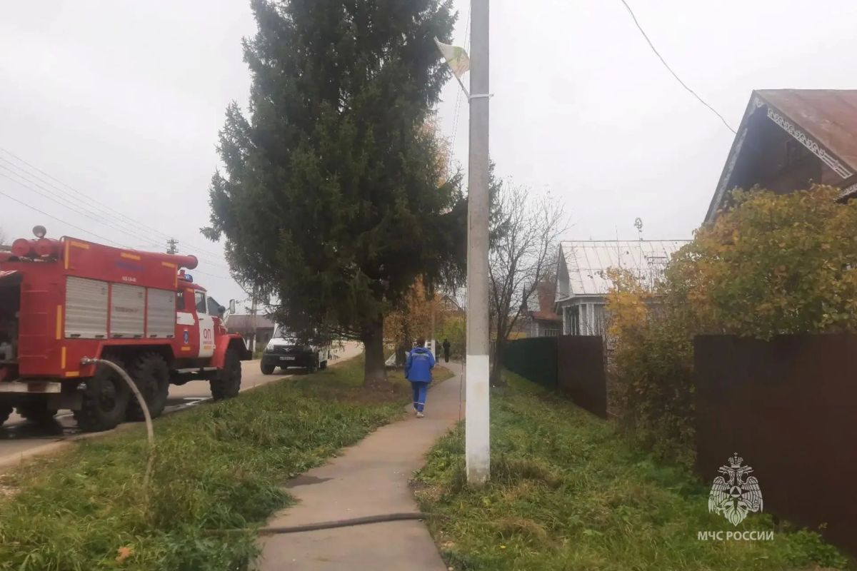 За минувшие сутки пожарно- спасательные подразделения: За минувшие сутки пожарно- спасательные подразделения: