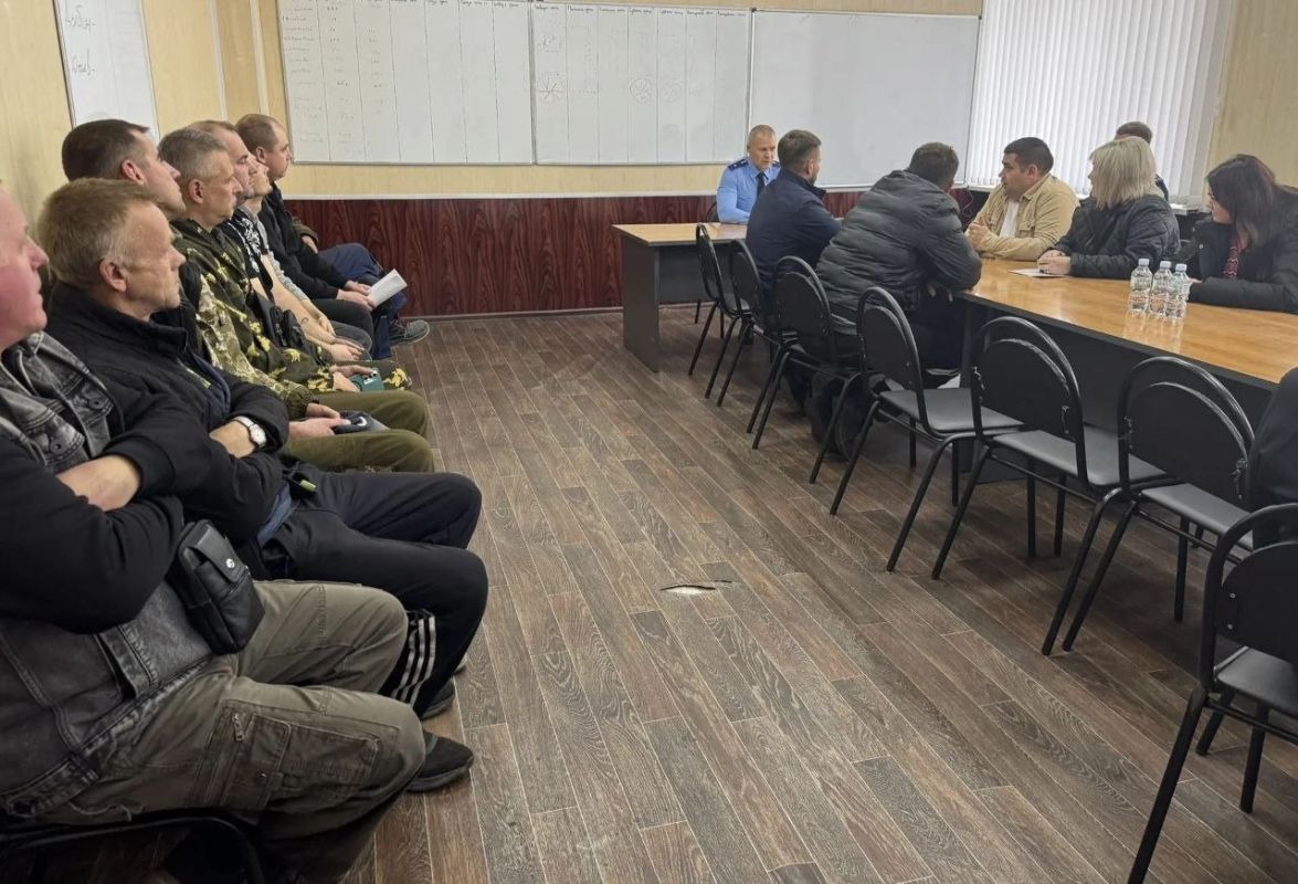 Вчера, 12 октября 2026 года, прокурор области Андрей Жугин посетил в Иванове компанию ООО «Союз Автодор», осуществляющую деятельность в сфере ремонта, содержания, реконструкции и строительства автомобильных дорог и имеющую... Вчера, 12 октября 2026 года, прокурор области Андрей Жугин посетил в Иванове компанию ООО «Союз Автодор», осуществляющую деятельность в сфере ремонта, содержания, реконструкции и строительства автомобильных дорог и имеющую...