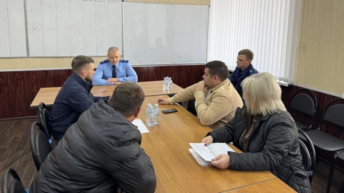 Вчера, 12 октября 2026 года, прокурор области Андрей Жугин посетил в Иванове компанию ООО «Союз Автодор», осуществляющую деятельность в сфере ремонта, содержания, реконструкции и строительства автомобильных дорог и имеющую... Вчера, 12 октября 2026 года, прокурор области Андрей Жугин посетил в Иванове компанию ООО «Союз Автодор», осуществляющую деятельность в сфере ремонта, содержания, реконструкции и строительства автомобильных дорог и имеющую...