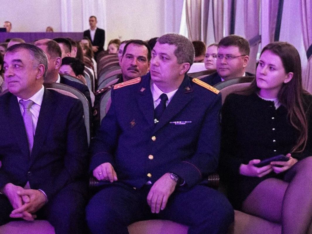 Руководитель СУ СК России по Ивановской области поздравил Ивановский филиал РАНХиГС с 35-летием со дня основания Руководитель СУ СК России по Ивановской области поздравил Ивановский филиал РАНХиГС с 35-летием со дня основания