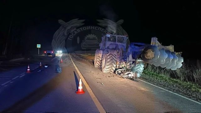 В Ивановской области водитель мопеда умер после столкновения с трактором