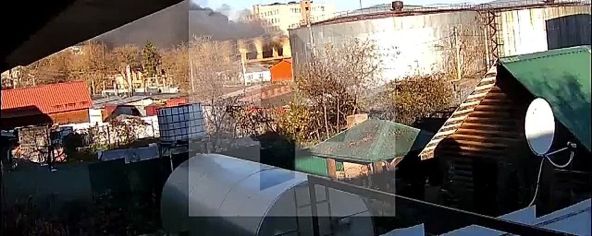 На сотрудников МЧС рухнула стена во время тушения пожара на производстве в Иванове